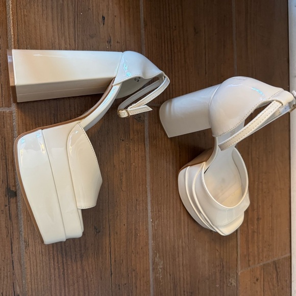 White Platform Shoes with Chunky Heel and Ankle Strap - Picture 4 of 8